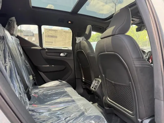2026 Volvo XC40 B5 Ultra Ultra Black Edition AWD photo 4