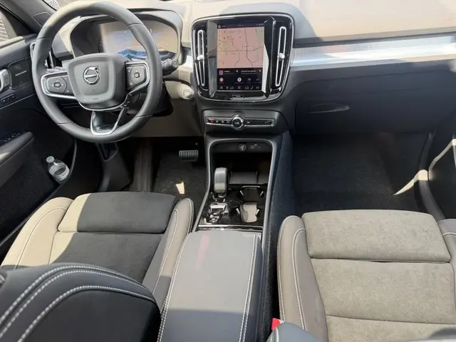 2026 Volvo XC40 B5 Ultra Ultra Black Edition AWD photo 5