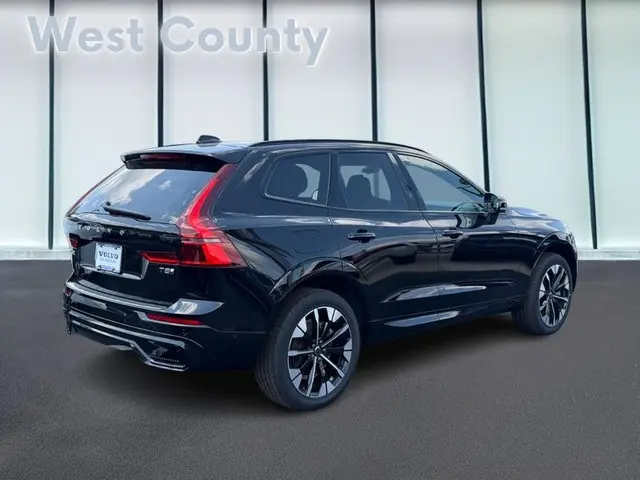 2026 Volvo XC60 T8 Plus Dark AWD photo 3