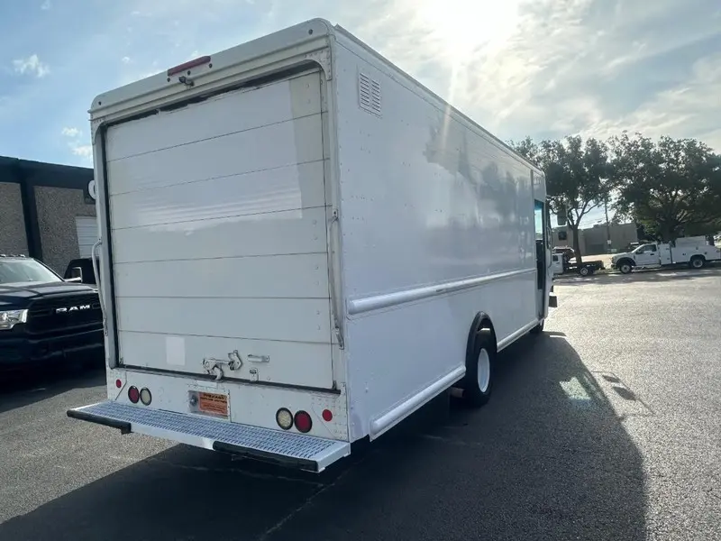 2013 Ford E-Series undefined photo 3