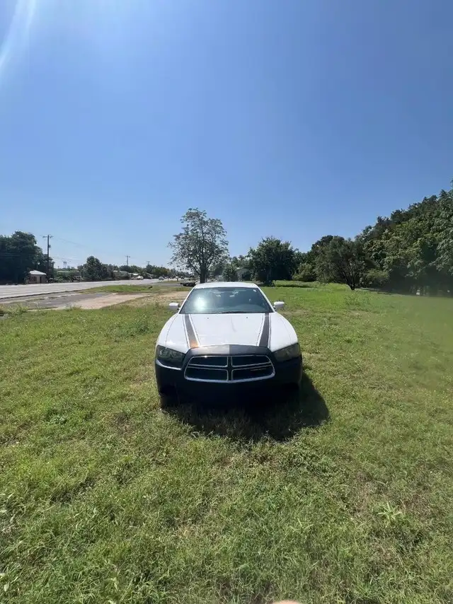 2014 Dodge Charger SE's photo