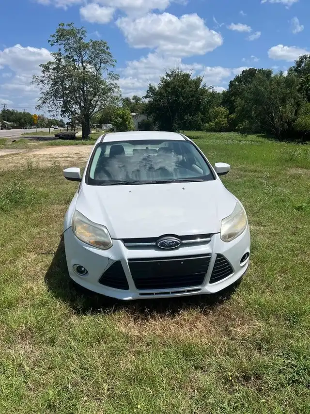 2012 Ford Focus Sedan SE's photo