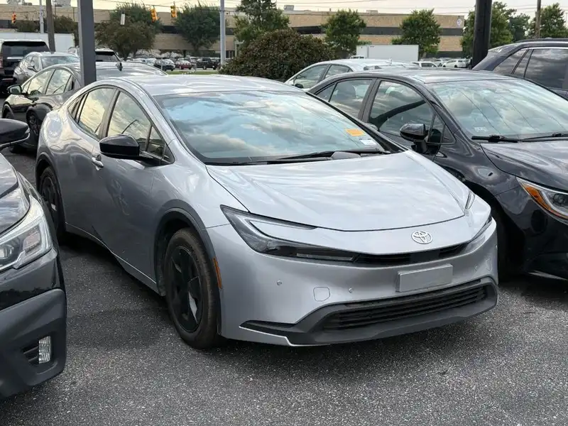 2025 Toyota Prius LE FWD's photo