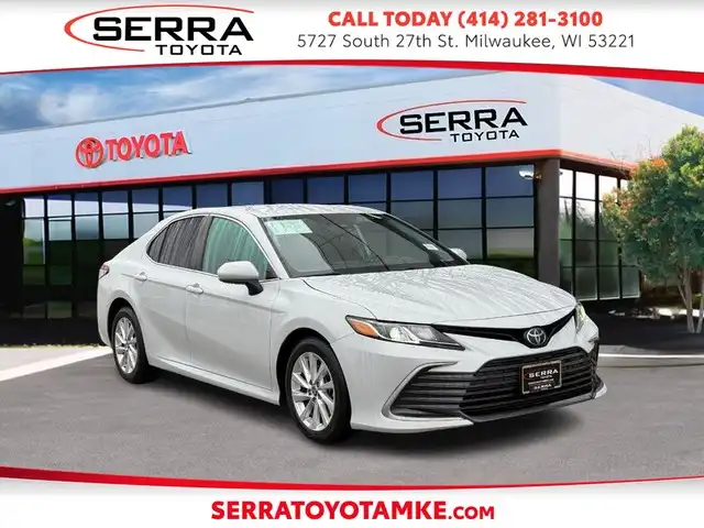2023 Toyota Camry LE's photo