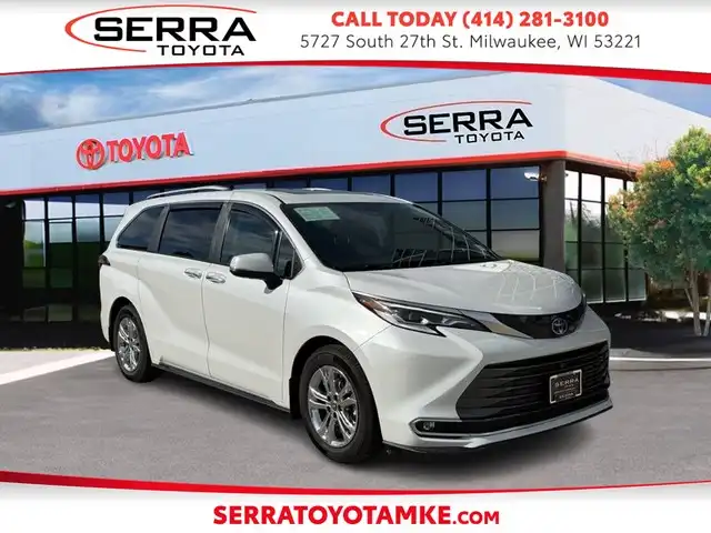 2023 Toyota Sienna Platinum 7-Passenger Hybrid AWD's photo