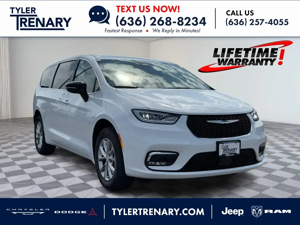 2026 Chrysler Pacifica Select AWD's photo