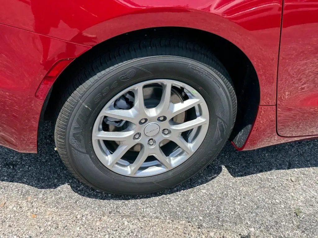 2027 Chrysler Pacifica Select photo 5