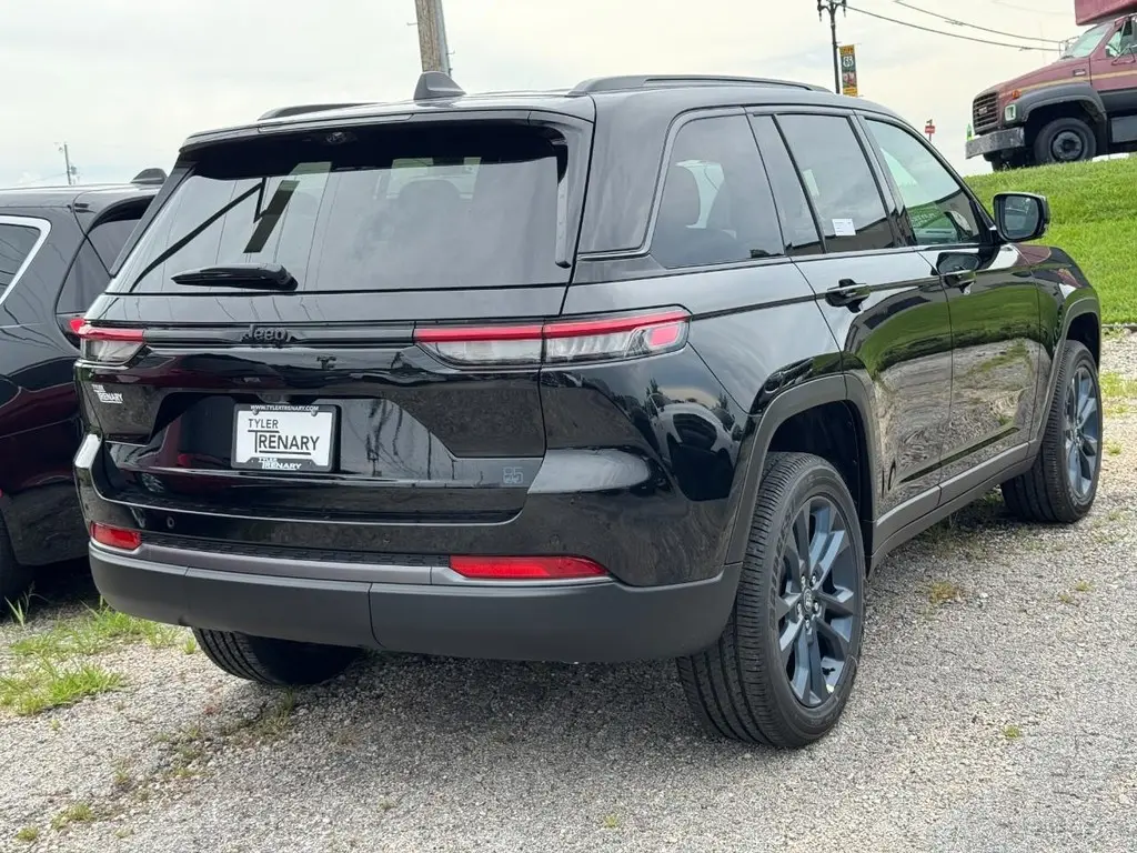 2026 Jeep Grand Cherokee 85th Anniversary Edition photo 4