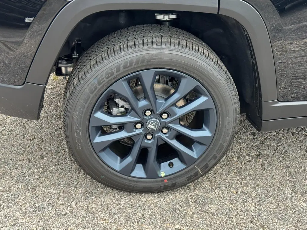 2026 Jeep Grand Cherokee 85th Anniversary Edition photo 5