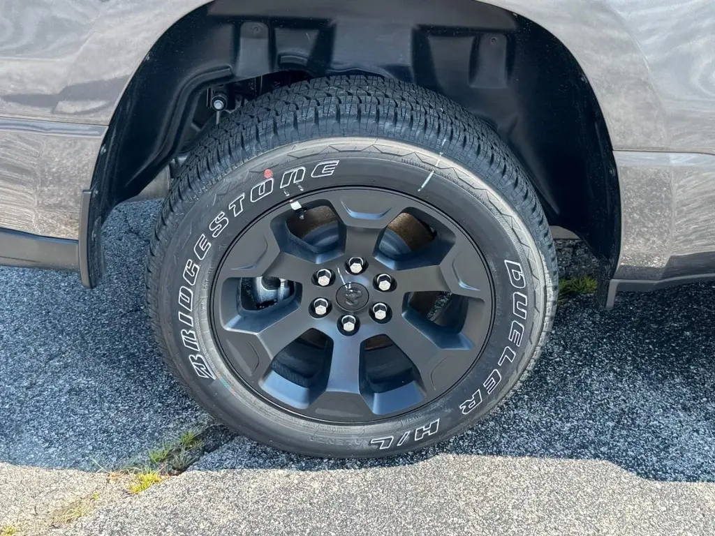 2026 RAM 1500 Express 4WD Crew Cab 5'7 photo 5