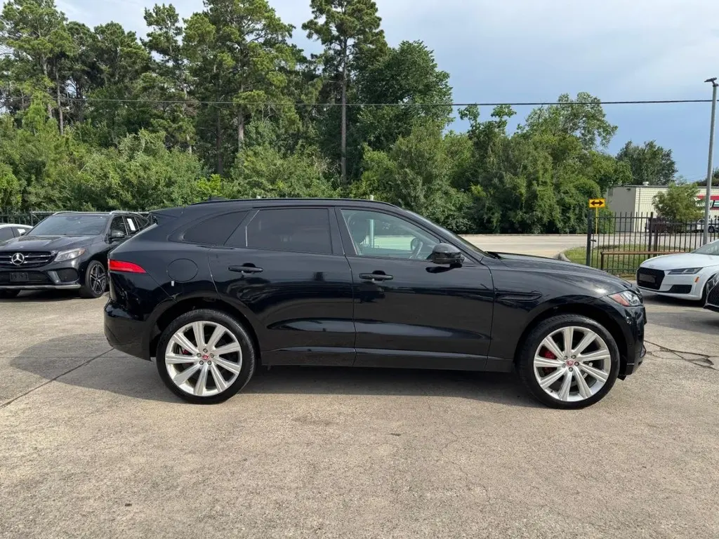 2017 Jaguar F-PACE S AWD photo 5