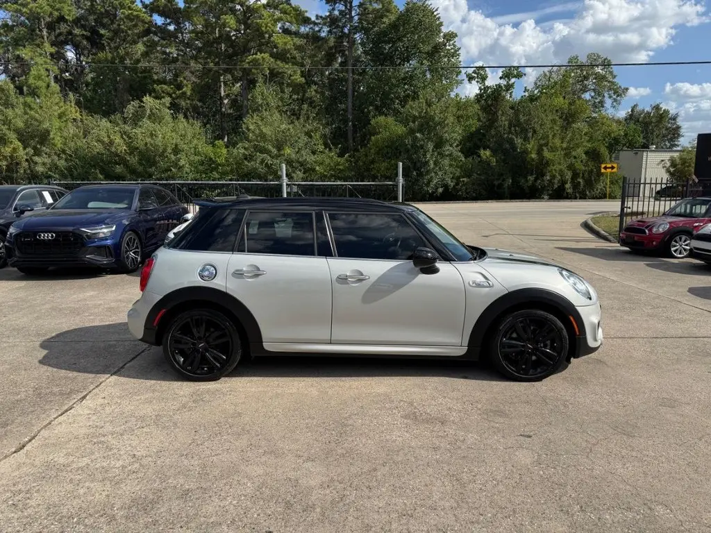 2017 MINI Cooper S 4 Door photo 5