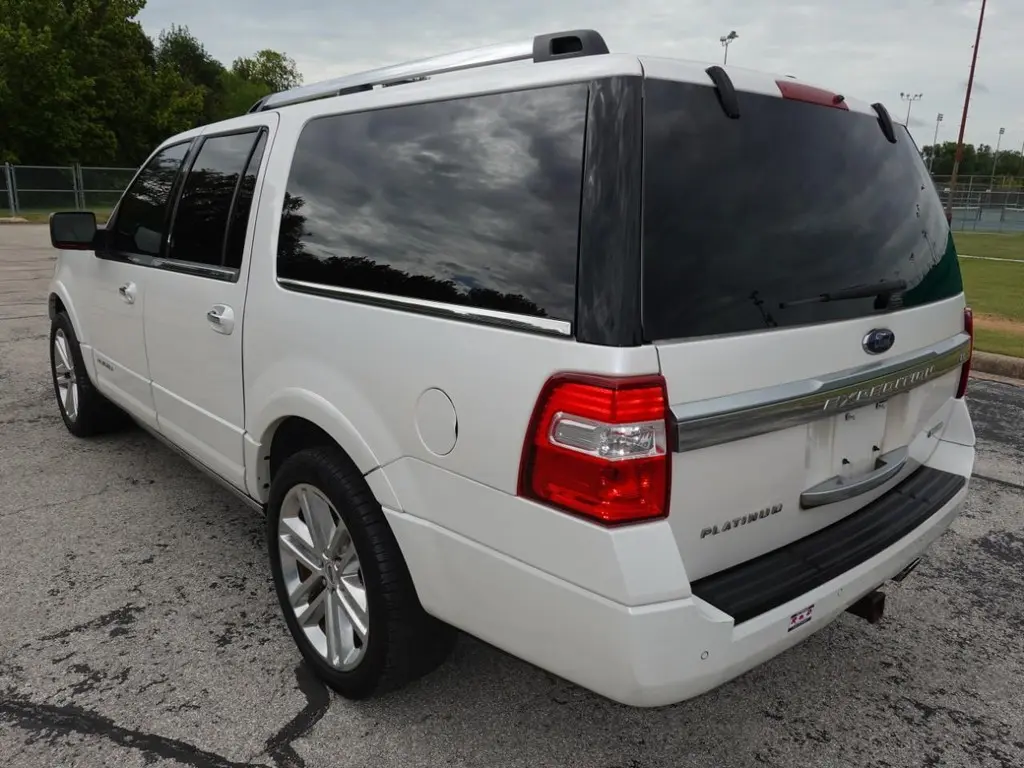 2017 Ford Expedition Platinum EL photo 5