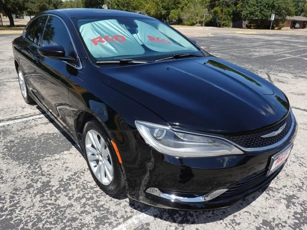 2016 Chrysler 200 Limited Platinum's photo
