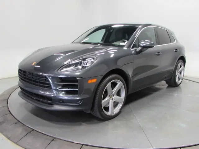 2021 Porsche Macan S photo 3