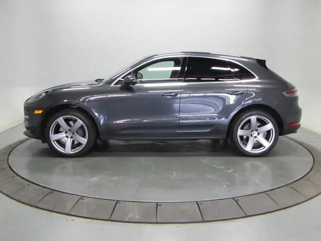 2021 Porsche Macan S photo 4