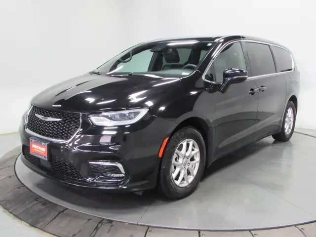 2025 Chrysler Pacifica Select photo 3