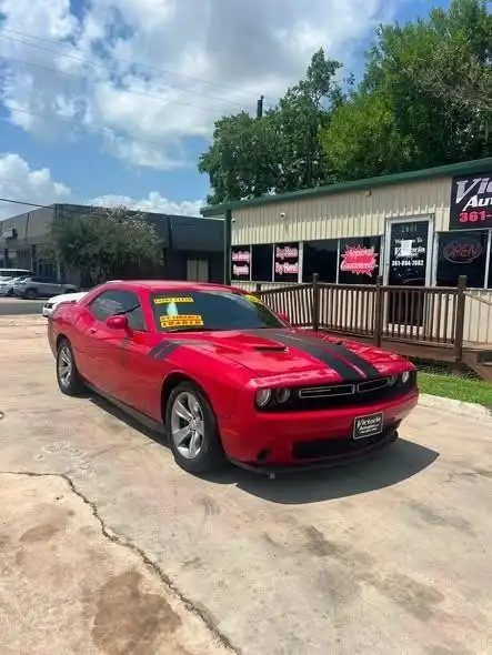 2015 Dodge Challenger SXT's photo
