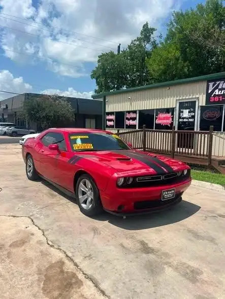 2015 Dodge Challenger SXT's photo