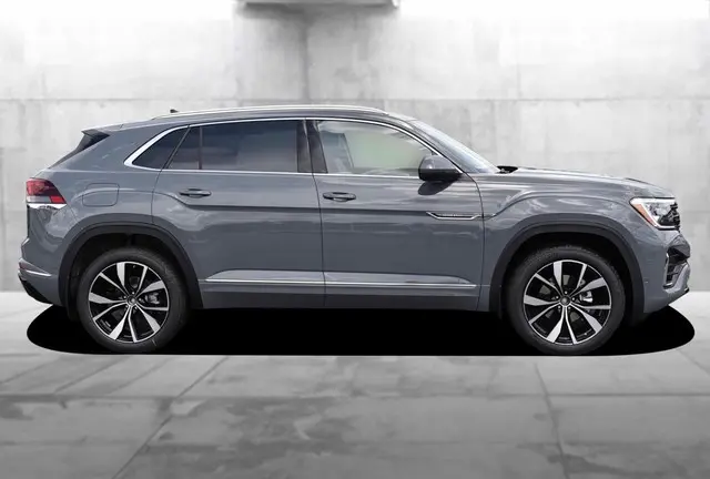 2026 Volkswagen Atlas Cross Sport 2.0T SEL Premium R-Line 4Motion photo 5