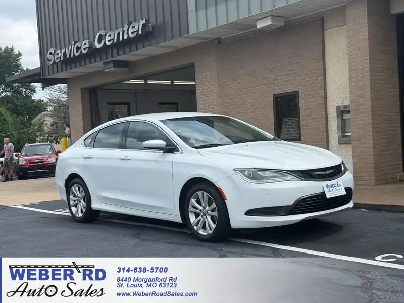 2016 Chrysler 200 Touring's photo