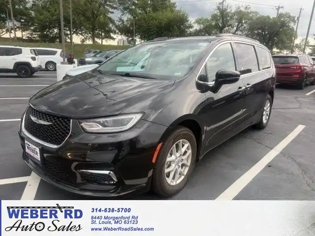 2022 Chrysler Pacifica Touring L's photo