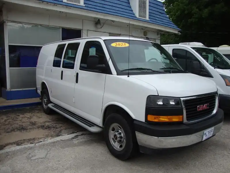 2025 GMC Savana 2500's photo