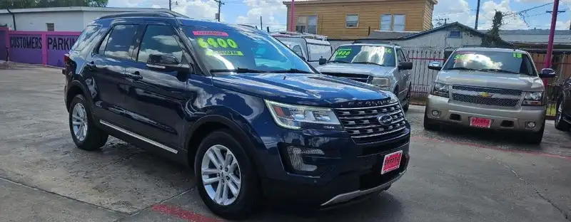 2016 Ford Explorer XLT FWD's photo