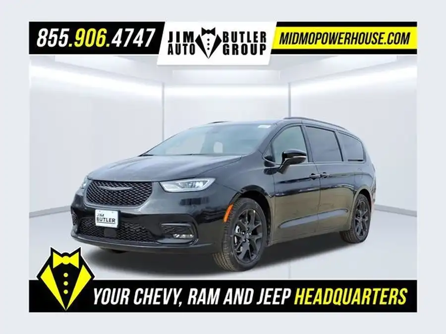 2026 Chrysler Pacifica Select's photo
