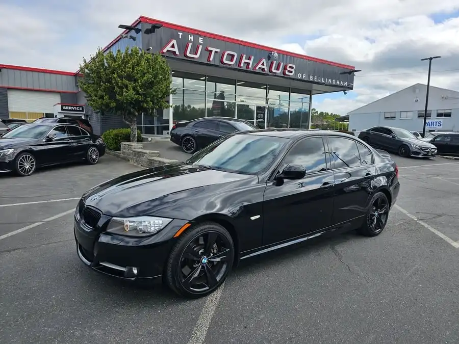 2009 BMW 3 Series 335xi Sedan's photo