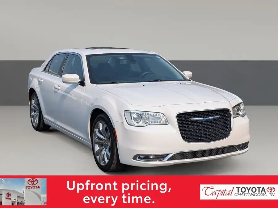 2018 Chrysler 300 Touring L's photo