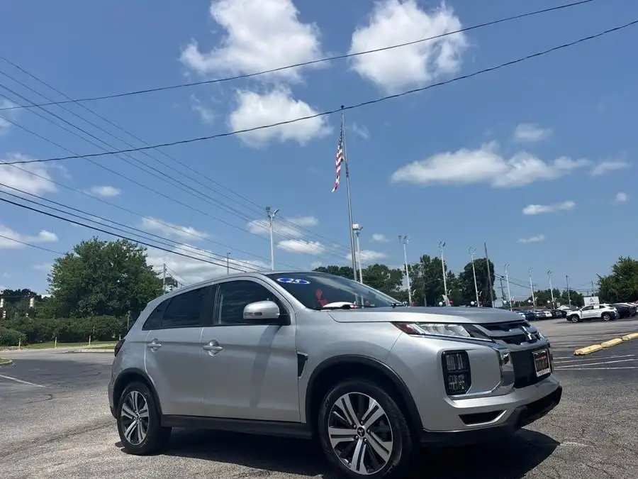2025 Mitsubishi Outlander Sport 2.0 SE AWC CVT's photo