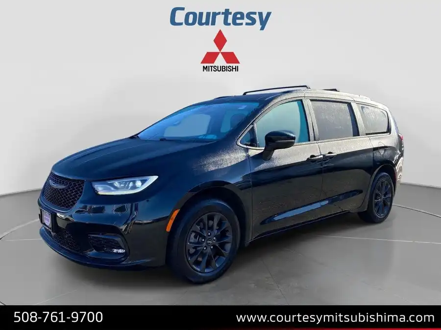 2021 Chrysler Pacifica Touring L's photo