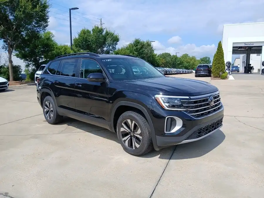 2026 Volkswagen Atlas 2.0T SE's photo