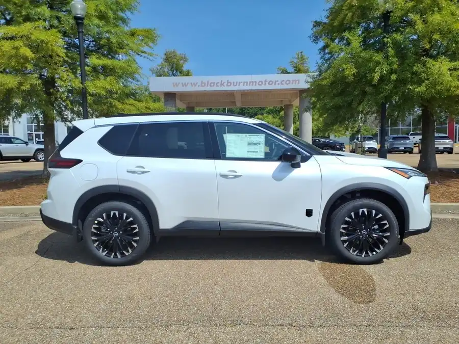 2026 Nissan Rogue Dark Armor's photo
