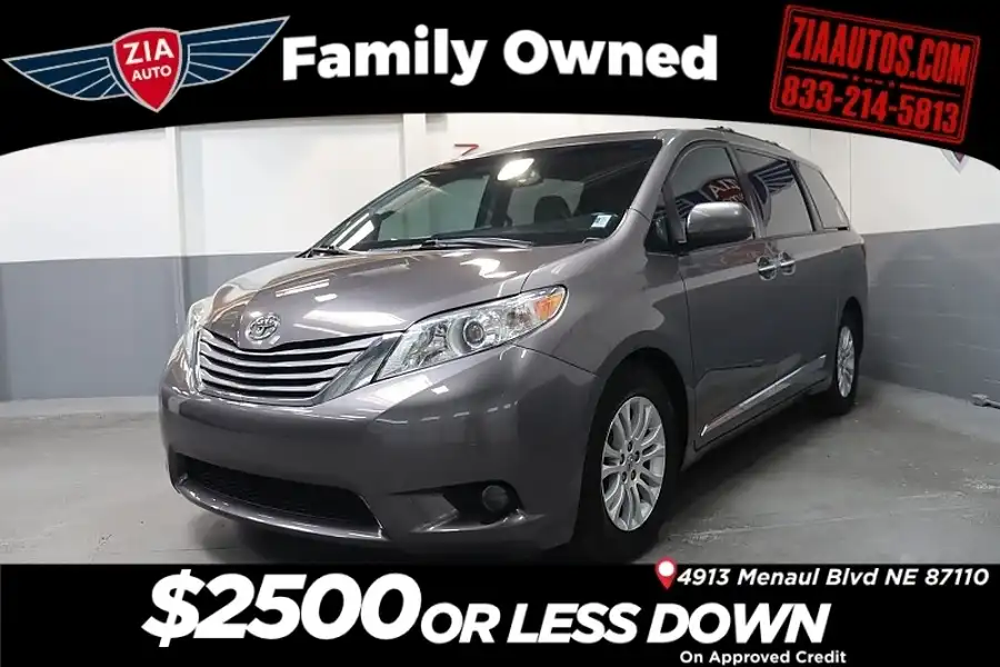 2016 Toyota Sienna XLE V6 7-Passenger Access Seat's photo