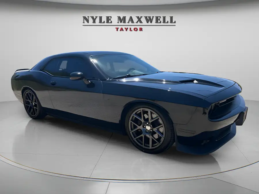 2016 Dodge Challenger Scat Pack photo 1