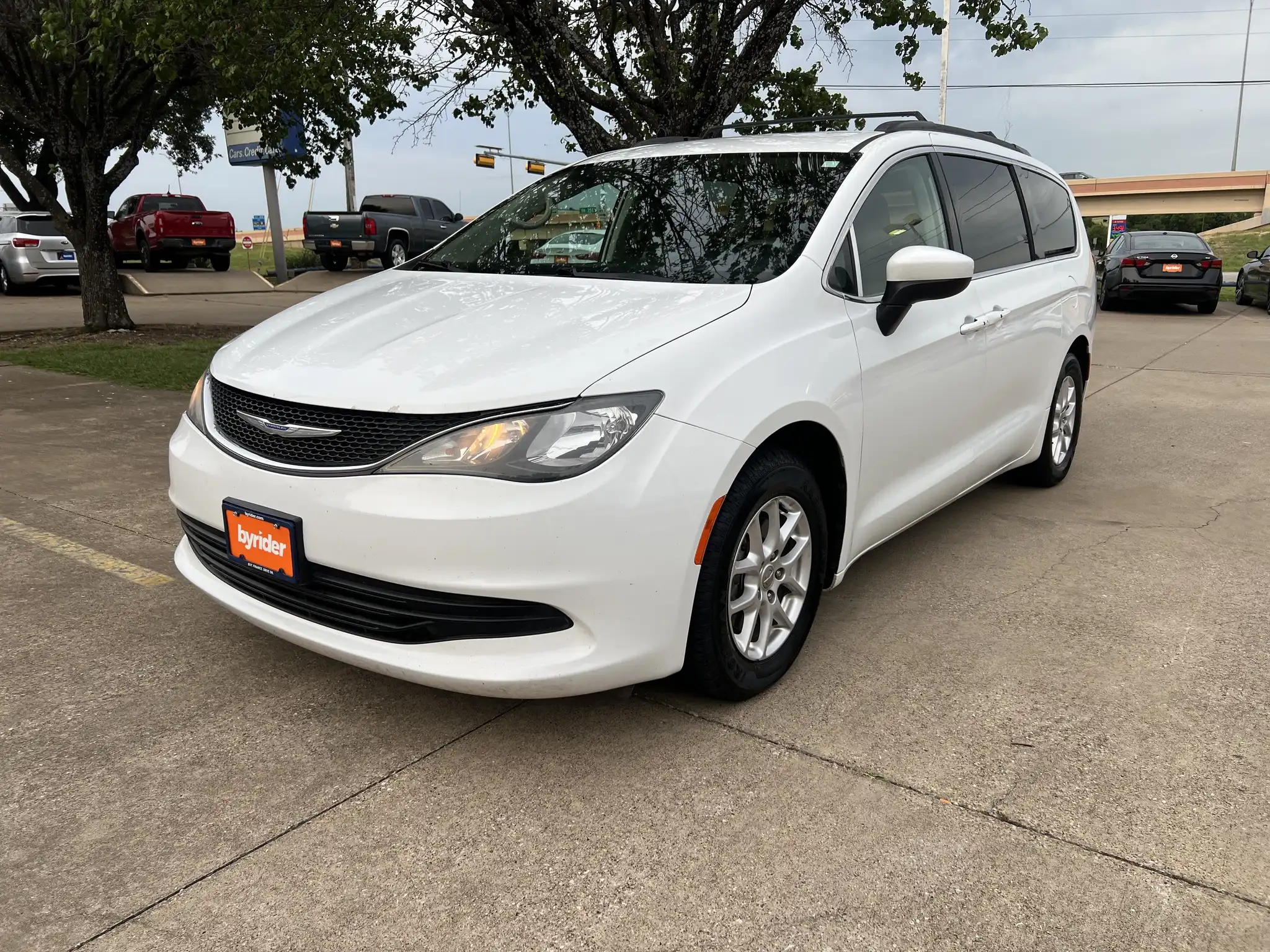 2020 Chrysler Voyager LXI's photo