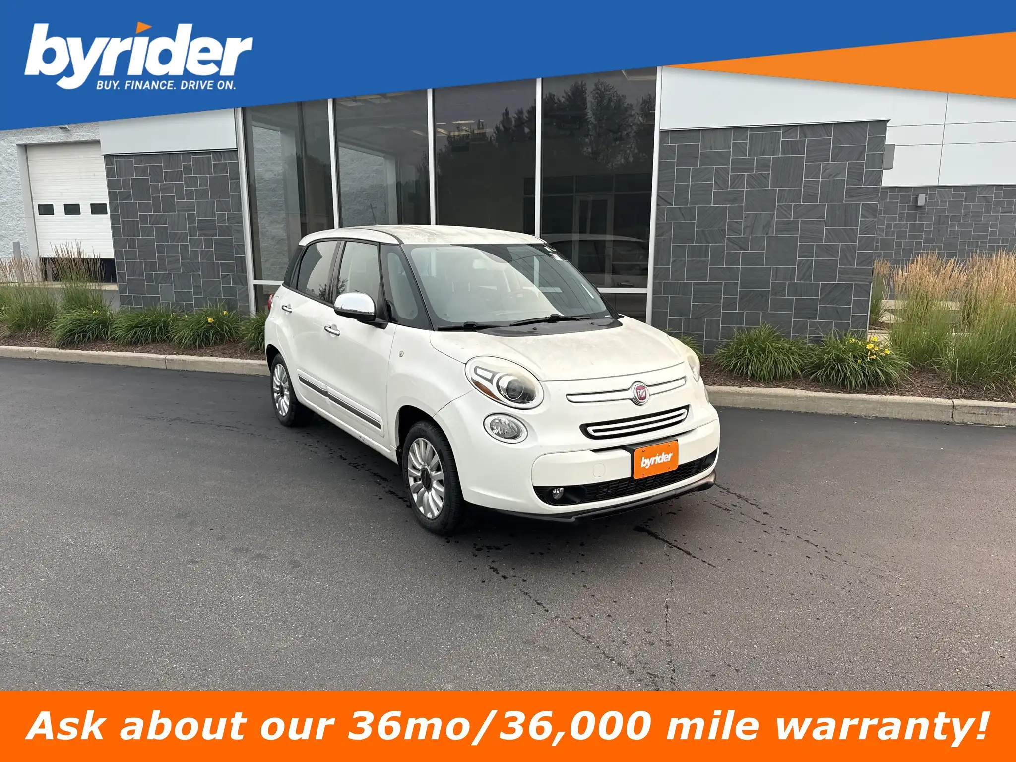 2015 FIAT 500L Lounge's photo