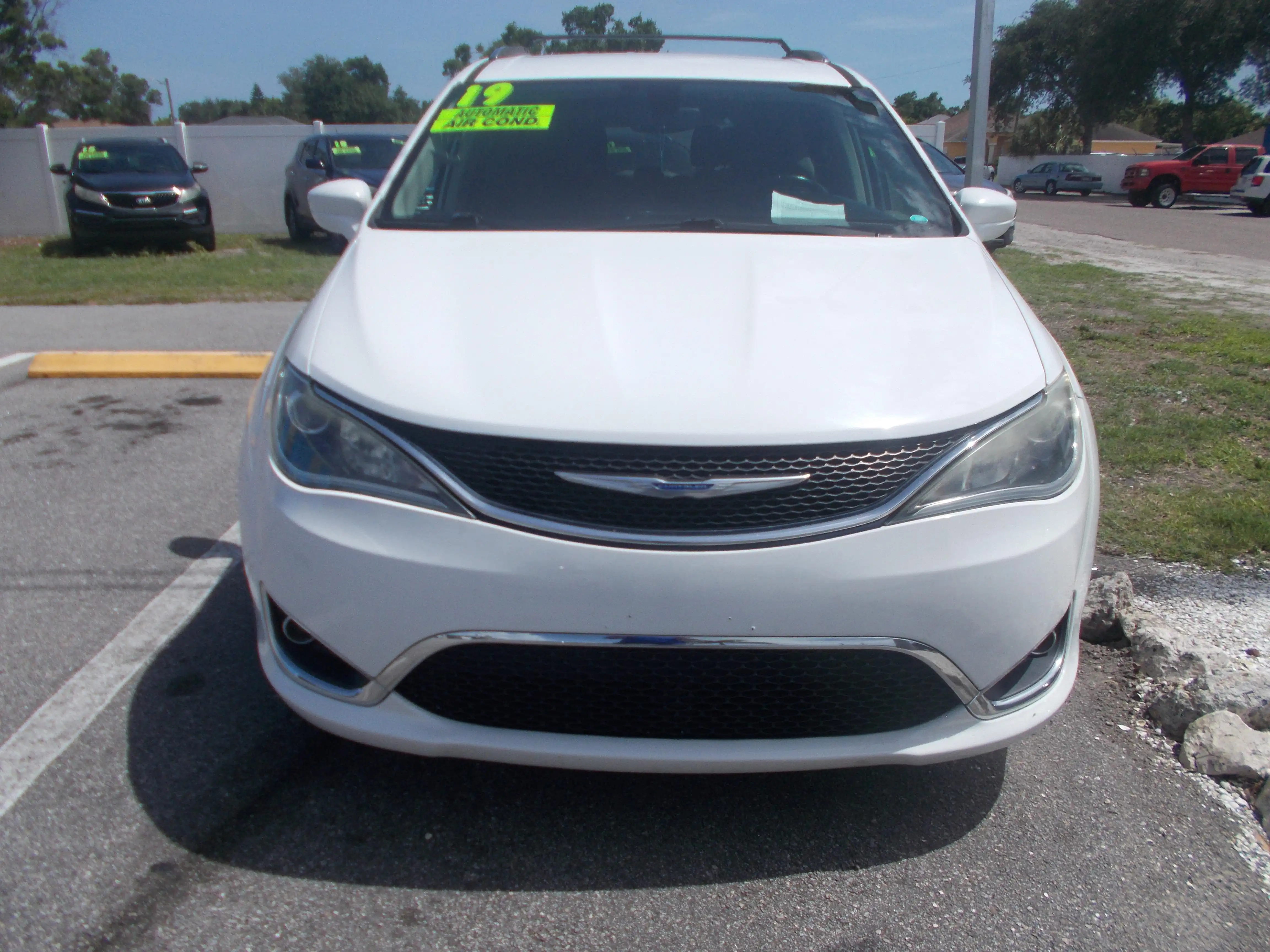 2019 Chrysler Pacifica Touring L's photo