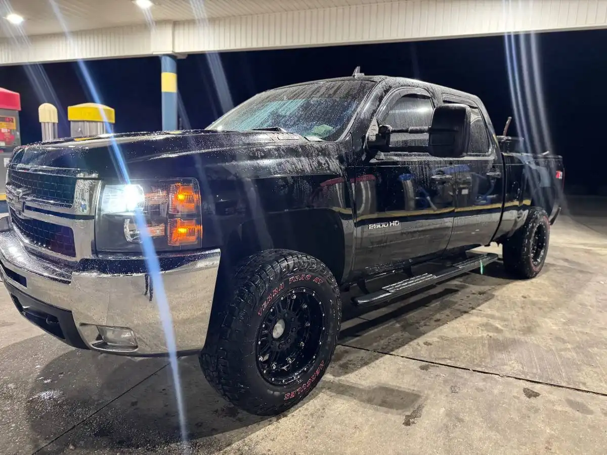 2010 Chevrolet Silverado HD 1LT 4WD Crew Cab SWB's photo