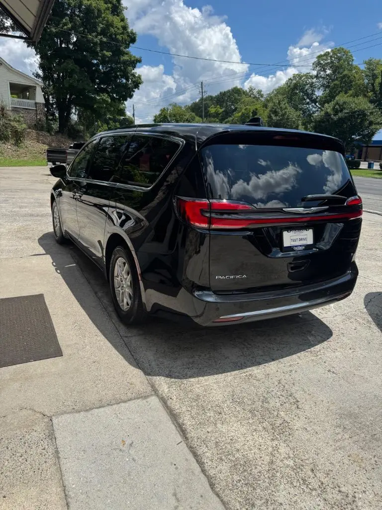2025 Chrysler Pacifica Select photo 5