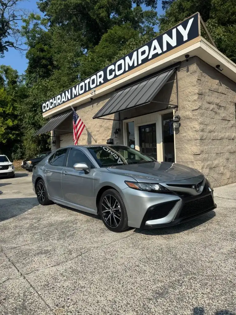 2023 Toyota Camry SE's photo