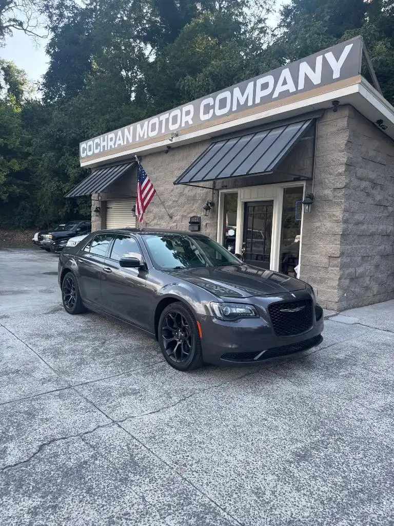 2019 Chrysler 300 Touring's photo