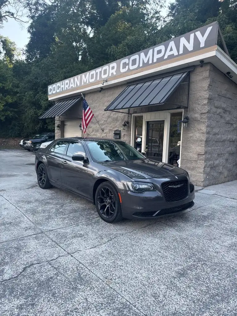2019 Chrysler 300 Touring's photo