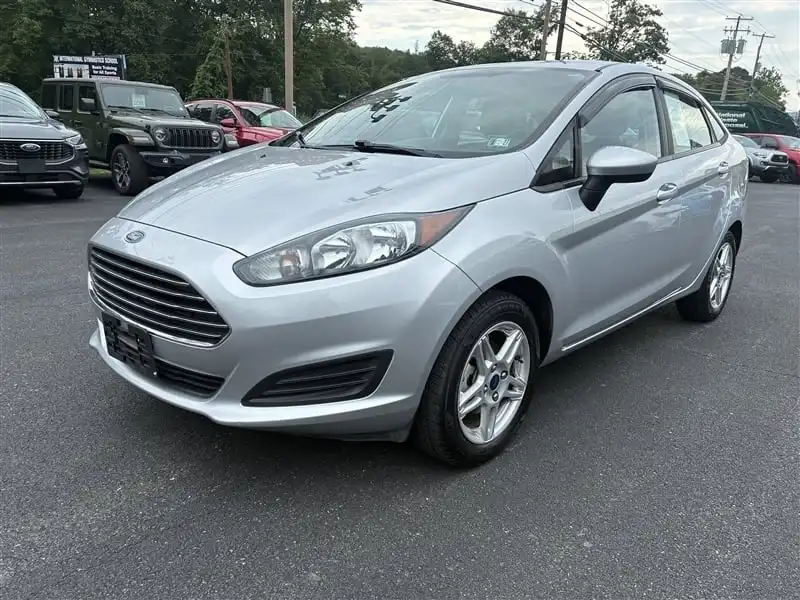 2017 Ford Fiesta SE Sedan's photo