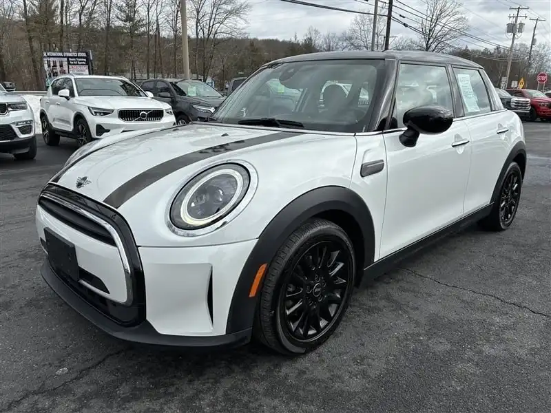 2024 MINI Hardtop Cooper's photo