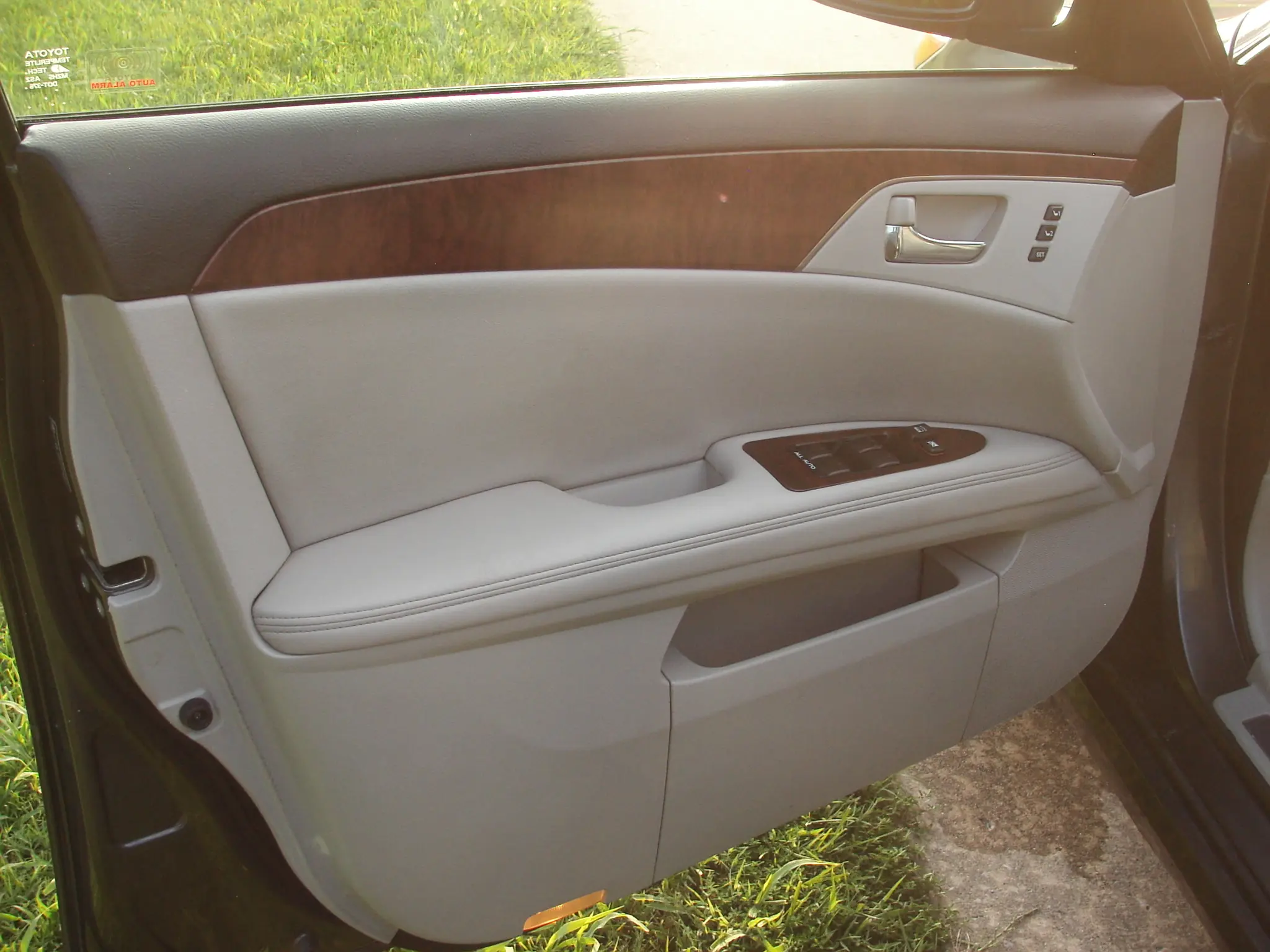 2012 Toyota Avalon Limited photo 5