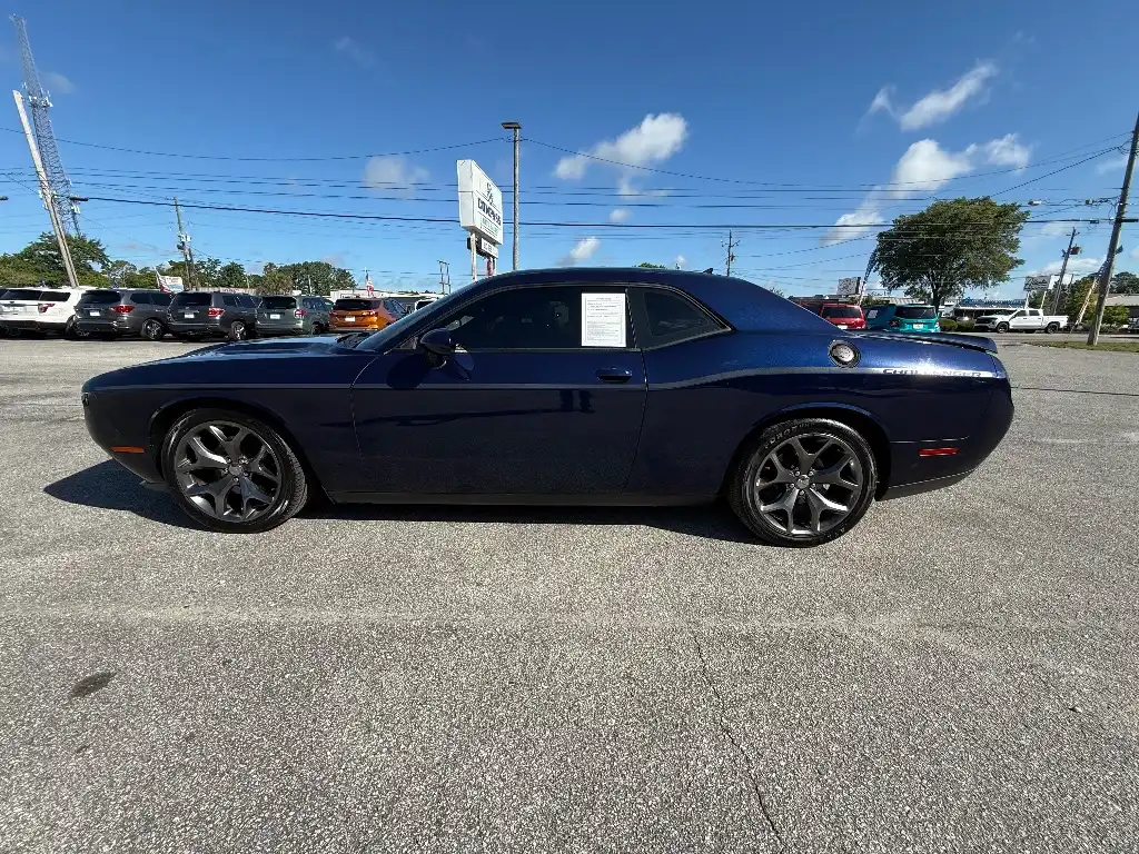 2015 Dodge Challenger SXT Plus's photo