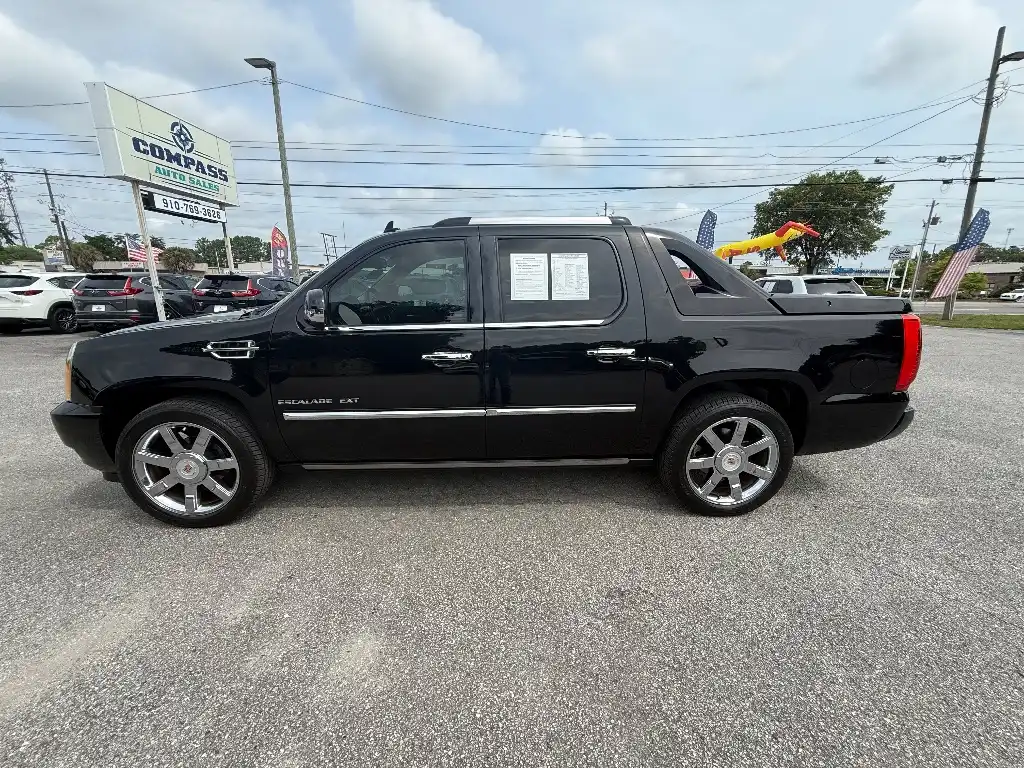 2013 Cadillac Escalade EXT AWD Premium's photo